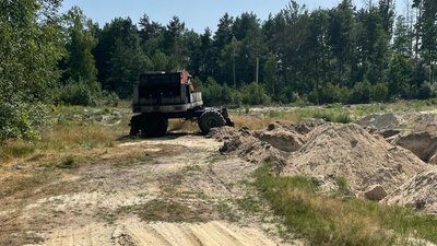 На Хмельниччині голова РДА викликав поліцію: запідозрив незаконний видобуток піску