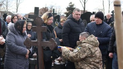 На Закарпатті попрощалися із загиблим захисником Юрієм Фантою На Закарпатті попрощалися із загиблим захисником Юрієм Фантою