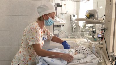 Івано-франківські офтальмологи врятували зір передчасно народженій Олечці з Буковини Івано-франківські офтальмологи врятували зір передчасно народженій Олечці з Буковини