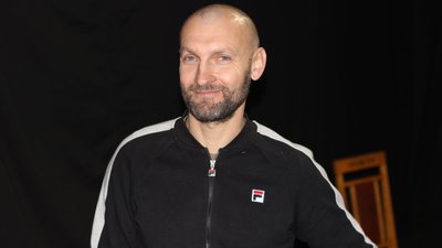 Подружжя харківських акторів Терновську та Лістунова, які виїхали до Росії, підозрюють у виправданні агресії РФ Подружжя харківських акторів Терновську та Лістунова, які виїхали до Росії, підозрюють у виправданні агресії РФ