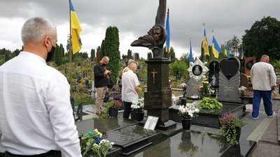 У Тернополі вшанували пам'ять загиблих у російсько-українській війні У Тернополі вшанували пам'ять загиблих у російсько-українській війні