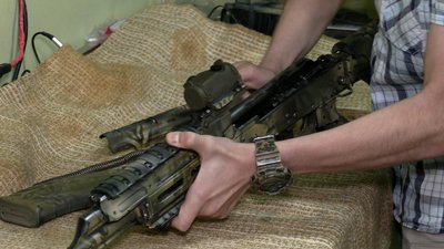 Снайпер та корегувальниця вогню: як родина зі Славутича боронила рідне місто Снайпер та корегувальниця вогню: як родина зі Славутича боронила рідне місто
