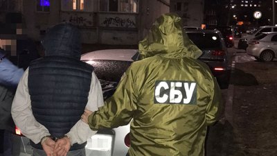 У Чернівцях затримали чоловіка, який ймовірно продавав зброю та боєприпаси