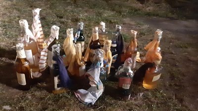 Мешканців Львівщини закликають виготовляти коктейлі Молотова та протитанкові їжаки
