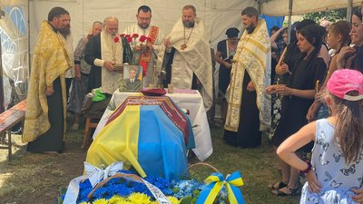 На Закарпатті попрощалися із полеглим воїном Миколою Тацюном На Закарпатті попрощалися із полеглим воїном Миколою Тацюном