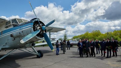 На Харківщині у День перемоги запустили в небо літак На Харківщині у День перемоги запустили в небо літак