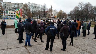"Щоб дітей навчали не батьки, а вчителі": на Сумщині протестували проти дистанційного навчання