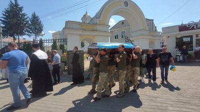 У Луцьку провели в останню путь військового Максима Єремію У Луцьку провели в останню путь військового Максима Єремію