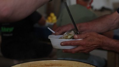 "Подобається гороховий суп та пюре з котлетами". Чим годують військових на фронті