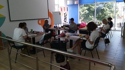Охочих можемо навчити. У Кропивницькому плели речі для недоношених малюків Охочих можемо навчити. У Кропивницькому плели речі для недоношених малюків