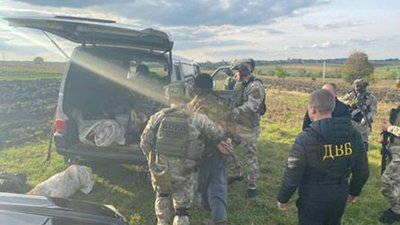 На Тернопільщині колишній працівник міліції продавав зброю На Тернопільщині колишній працівник міліції продавав зброю