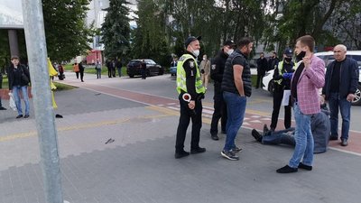ДТП у центрі Чернігова: BMW збив пенсіонера на тротуарі ДТП у центрі Чернігова: BMW збив пенсіонера на тротуарі