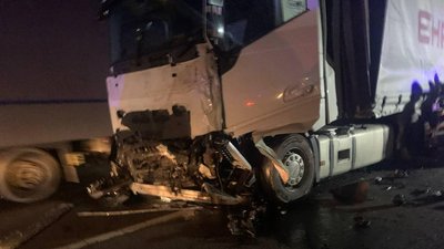 Зіткнулись легковик і вантажівка: біля Рівного смертельна ДТП Зіткнулись легковик і вантажівка: біля Рівного смертельна ДТП