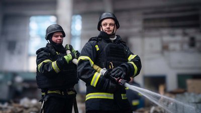 Рятувальники, пожежа, влучання