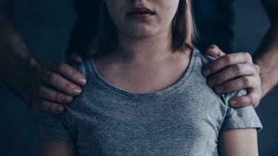 У Кременчуці суд продовжив арешт військовослужбовцю, якого підозрюють у зґвалтуванні 