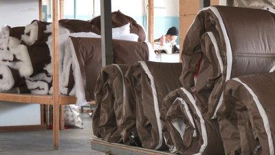 "Робота для терплячих": на Черкащині шиють захисні костюми для медиків "Робота для терплячих": на Черкащині шиють захисні костюми для медиків