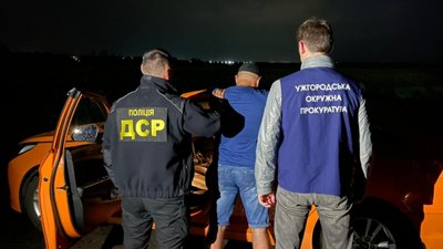 На Закарпатті судитимуть трьох чоловіків, які за 6000 доларів незаконно переправляли військовозобов'язаних за кордон