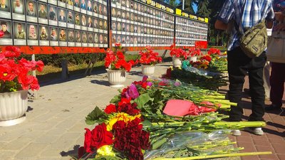 У Черкасах ушанували загиблих в Іловайську У Черкасах ушанували загиблих в Іловайську