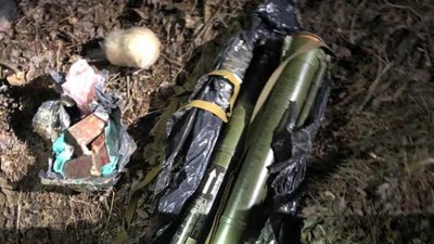 На Херсонщині знайшли схрон зі зброєю На Херсонщині знайшли схрон зі зброєю