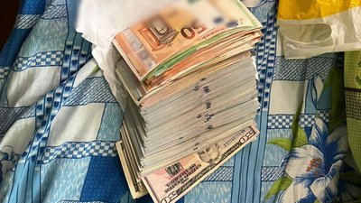 Заробила 2,5 мільйони гривень: На Львівщині жінку підозрюють в організації виїзду ухилянтів за кордон Заробила 2,5 мільйони гривень: На Львівщині жінку підозрюють в організації виїзду ухилянтів за кордон