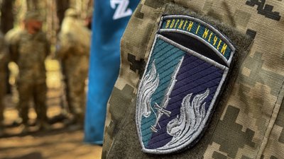 "Велика честь". Морські піхотинці отримали штормові берети