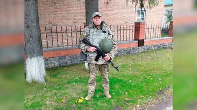 На Чернігівщині попрощалися з Дмитром Прохом та Миколою Грицюком, які загинули при виконанні бойових завдань На Чернігівщині попрощалися з Дмитром Прохом та Миколою Грицюком, які загинули при виконанні бойових завдань