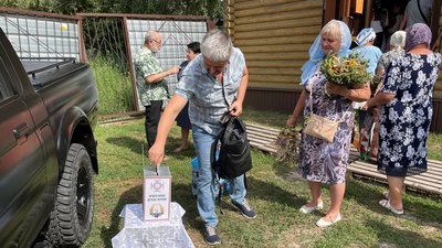 Пікап для ЗСУ: в Черкасах представники православного храму передали автівку захисникам України Пікап для ЗСУ: в Черкасах представники православного храму передали автівку захисникам України