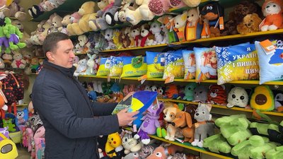 «Бойові гуси» та «Джавелінчики»: патріотична колекція м'яких іграшок ніжинської фабрики «Бойові гуси» та «Джавелінчики»: патріотична колекція м'яких іграшок ніжинської фабрики
