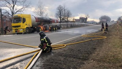 На автодорозі Івано-Франківськ — Долина загорілася вантажівка з газом На автодорозі Івано-Франківськ — Долина загорілася вантажівка з газом