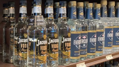Австралійська компанія вилучить з продажу весь російський алкоголь