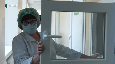 "Працюють за двох". Проблема з персоналом в інфекційній лікарні залишається — Нартов