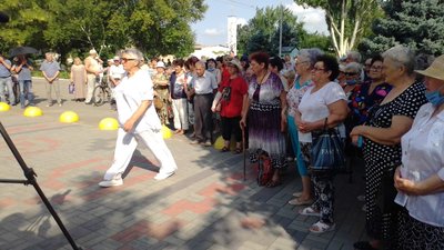 Жителі Новотроїцького на Херсонщині вийшли на акцію протесту — вимагали не підвищувати тарифи Жителі Новотроїцького на Херсонщині вийшли на акцію протесту — вимагали не підвищувати тарифи