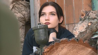 Студентка пофарбувала понад сто автівок для фронту Студентка пофарбувала понад сто автівок для фронту