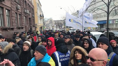 Порошенко про допит у ДБР: Шоу пишуть відомі сценаристи “Сватів”