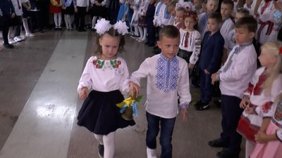 Перший дзвоник в Івано-Франківському ліцеї № 21 Перший дзвоник в Івано-Франківському ліцеї № 21
