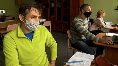 Діти - вдома, вчителі - у школах. Як у Сумах організували дистанційне навчання школярів Діти - вдома, вчителі - у школах. Як у Сумах організували дистанційне навчання школярів