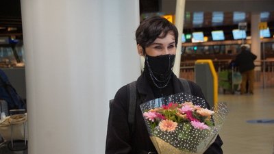 В аеропорту Амстердама українці з квітами та подарунками проводжали гурт "Go_A" В аеропорту Амстердама українці з квітами та подарунками проводжали гурт "Go_A"