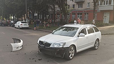 У Сумах на проспекті Шевченка в ДТП травмувалися троє людей У Сумах на проспекті Шевченка в ДТП травмувалися троє людей
