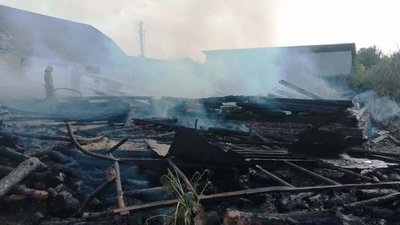На Чернігівщині через дитячі пустощі з вогнем згоріли декілька будинків та авто