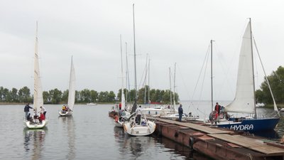 Перегони під вітрилами: у Черкасах відбулася регата пам'яті Олександра Савінського