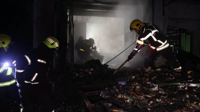 Ліквідація наслідків пожежі через удар РФ на Рівненщині