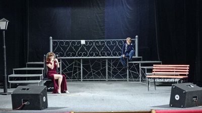 "Ми працюємо з 8 до 17:00, а далі служимо". Сумський театр для дітей та юнацтва показав, що лишається за лаштунками