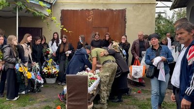 Рідні прощаються із Владиславом Бевзом