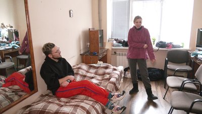 Раніше тут грали вистави, а зараз волонтери сортують допомогу. Репортаж з Франківського драмтеатру Раніше тут грали вистави, а зараз волонтери сортують допомогу. Репортаж з Франківського драмтеатру