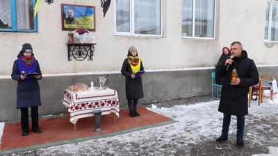 Відкрили меморіальну дошку воїну Миколі Голяшу Відкрили меморіальну дошку воїну Миколі Голяшу