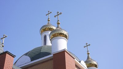 Громада будує храм