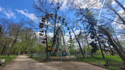Містечко атракціонів у парку Шевченка в Рівному відкриває сезон Містечко атракціонів у парку Шевченка в Рівному відкриває сезон