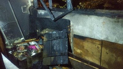 Рятувальники евакуювали 12 людей через пожежу в одній з багатоповерхівок Харкова Рятувальники евакуювали 12 людей через пожежу в одній з багатоповерхівок Харкова