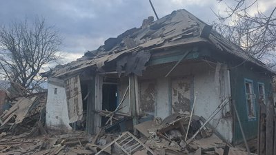 Пошкоджений будинок у Купʼянському районі
