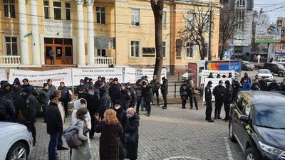 У Тернополі пікет біля суду: розглядали справу 6 патрульних У Тернополі пікет біля суду: розглядали справу 6 патрульних